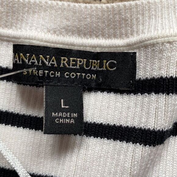 Banana Republic sweater. Size Large. Excellent condition - Picture 2 of 4